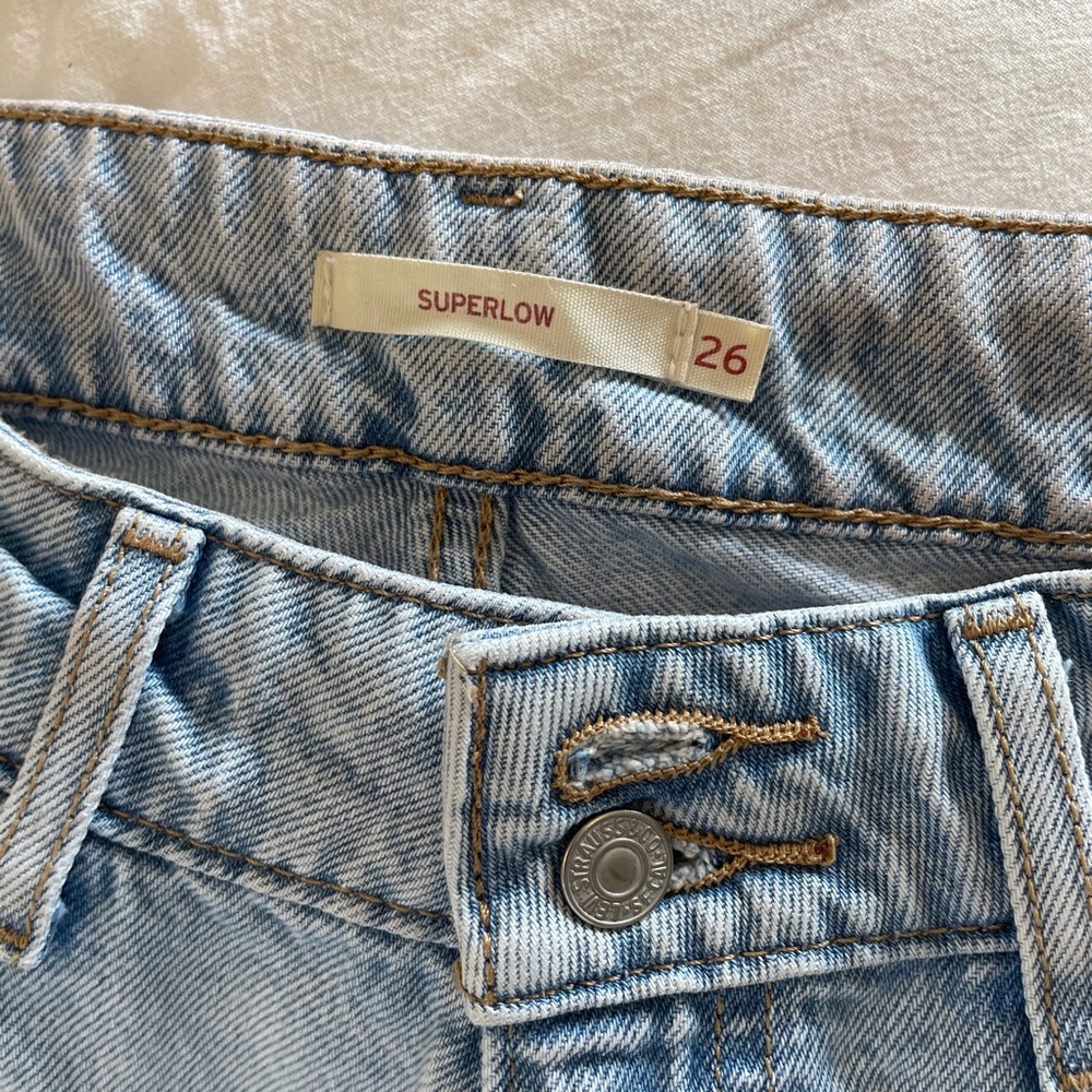 Light Wash Super Low Wide Leg LEVI’S Jeans - Picture 11 of 11